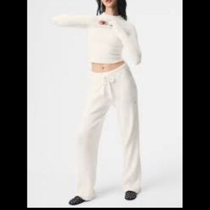 Alo Yoga 2pc Snuggle Up Sweater and Pant Set in Ivory sz MEDIUM